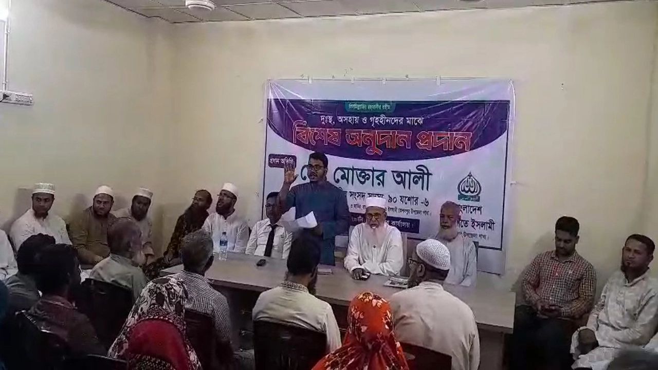 কেশবপুরে মসজিদ ও অসহায়দের অনুদান বিতরণ
