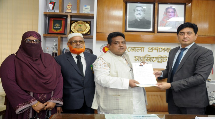 বুধবার যশোর জেলা রির্টানিং কর্মকর্তা আবরাউল হাসান মজুদারের কাছে মনোনয়নপত্র জমা দেন যশোর-৩ আসনের বিকল্পধারার প্রার্থী মারুফ হোসেন কাজল