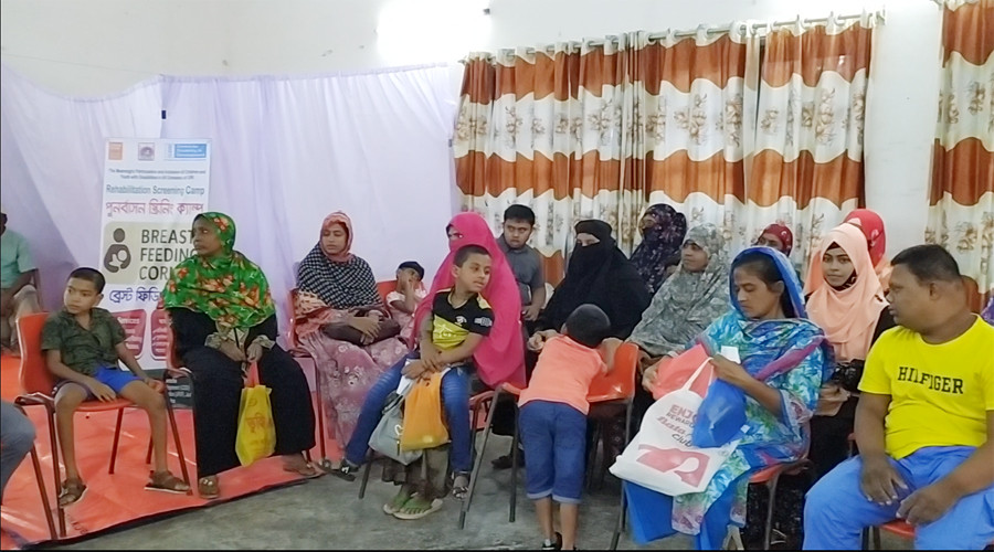 যশোরে বেসরকারি উন্নয়ন সংস্থা বাঁচতে শেখার উদ্যোগে প্রতিবন্ধী শিশু ও যুবাদের চিকিৎসা ও পুনর্বাসনের লক্ষ্যে দুই দিনব্যাপী মেডিকেল রিহ্যাবিলিটেশন স্কিনিং ক্যাম্প শুরু হয়েছে। ছবি: গ্রামের কাগজ