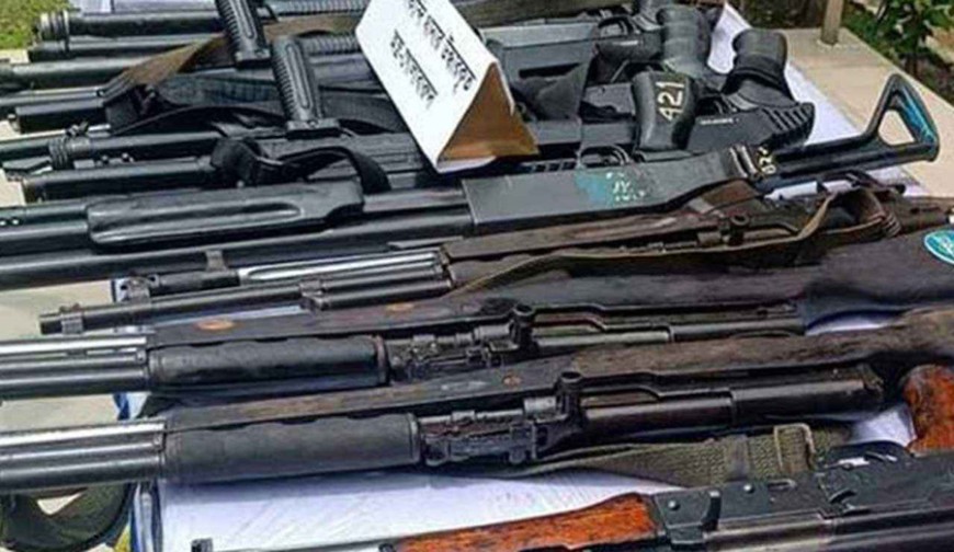 Ogli royxatdan otmasdan jinsiy aloqada bolishga urinayotganda mast ona uxlaydi.