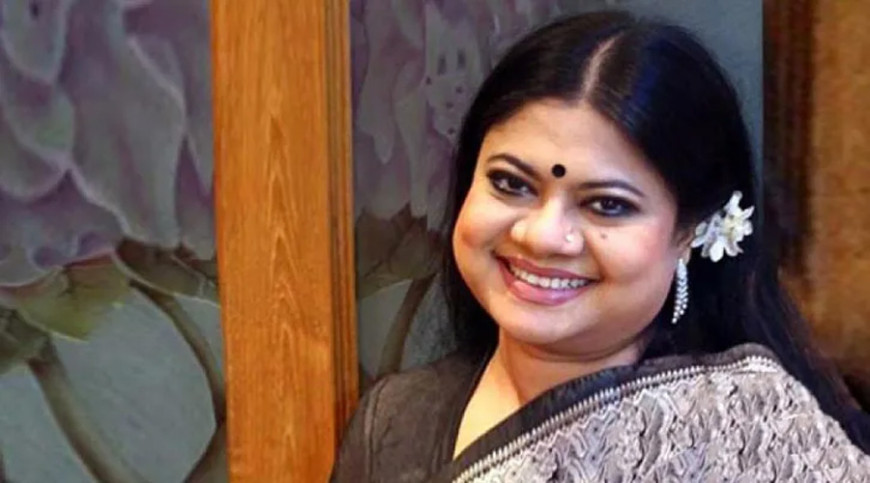 Құл дәретханадағы видеоны пайдаланғаннан кейін есек жалайды