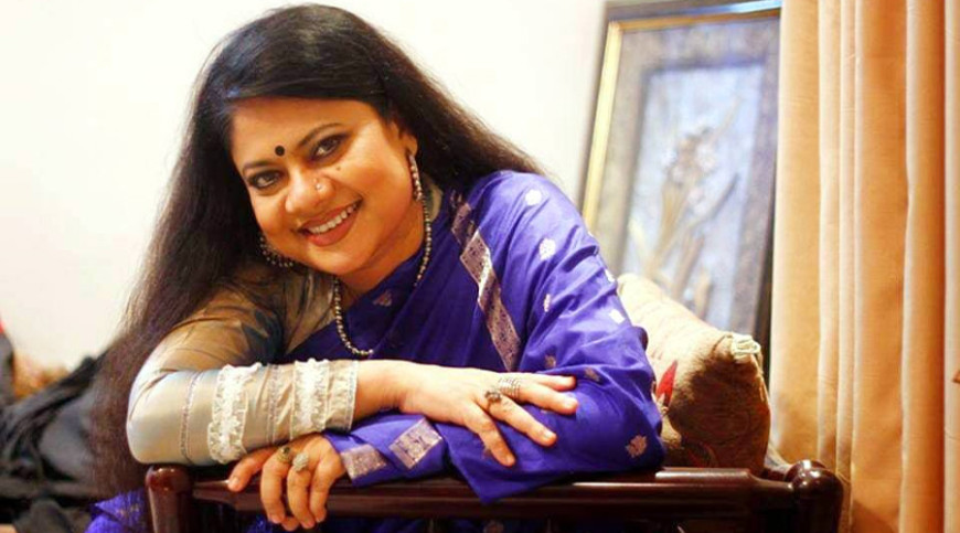 Yosh qiz video ustida katta kokrak